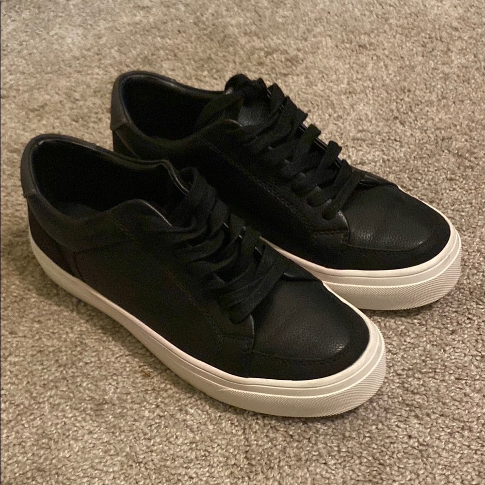 Men's Black Faux Leather Low Top Sneakers – Size 8 – Like New